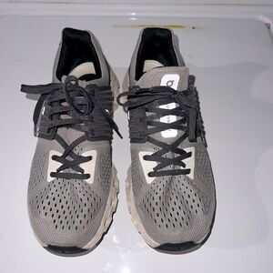 On Cloudswift Tennis Shoes